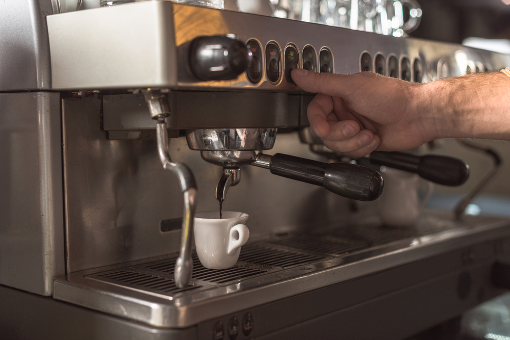 Czar Świtu : Odkrywamy Magię Kawy – Od Rośliny przez Proces Palenia aż po Twoją Kubek Pełną Zapachu.